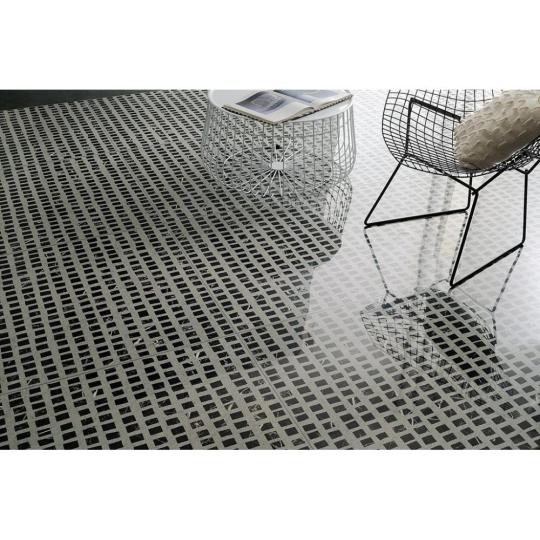 cierna obdlznikova vzor ozdobna gresova dlazdica moderny velka dlazdica elegantny dom luxusny byt mestiansky styl moderny kupelna predsien kuchyna obyvacka restauracia lameridiana interierovy dizajn.jpg